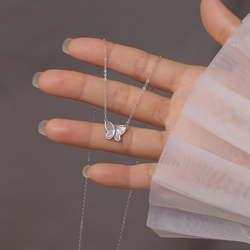 Simple S925 plata esterlina nicho collar hembra mariposa Shell collar moda luz estilo de lujo diseño temperamento alto sentido