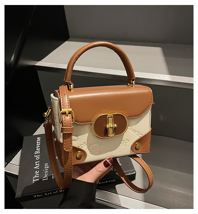 Korean-style fashionable color-blocking small square handbag with a high-quality feel, a new summer 2025 stylish and versatile women's crossbody bag full figure
