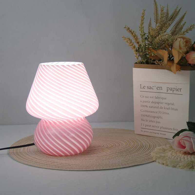 Lámpara de mesa de setas sala de estar regulable B & B atmósfera lámpara decoración dormitorio luz lámpara de mesa de cristal de lujo lámpara de noche lámpara de raya