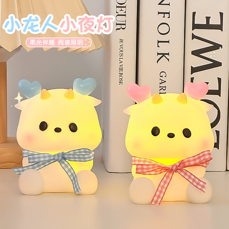 Luz nocturna de dragón pequeño de dibujos animados, lámpara de noche para dormitorio, luz ambiental, juguetes luminosos para niños, suministro al por mayor