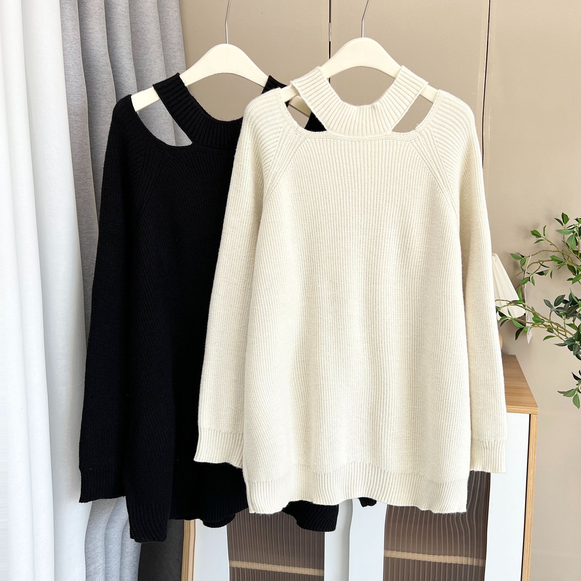 130kg Large Size Autumn/Winter New Style Elegant Design Hollow Thickened Mid-Length Sweater for Plus-Size Women 8832