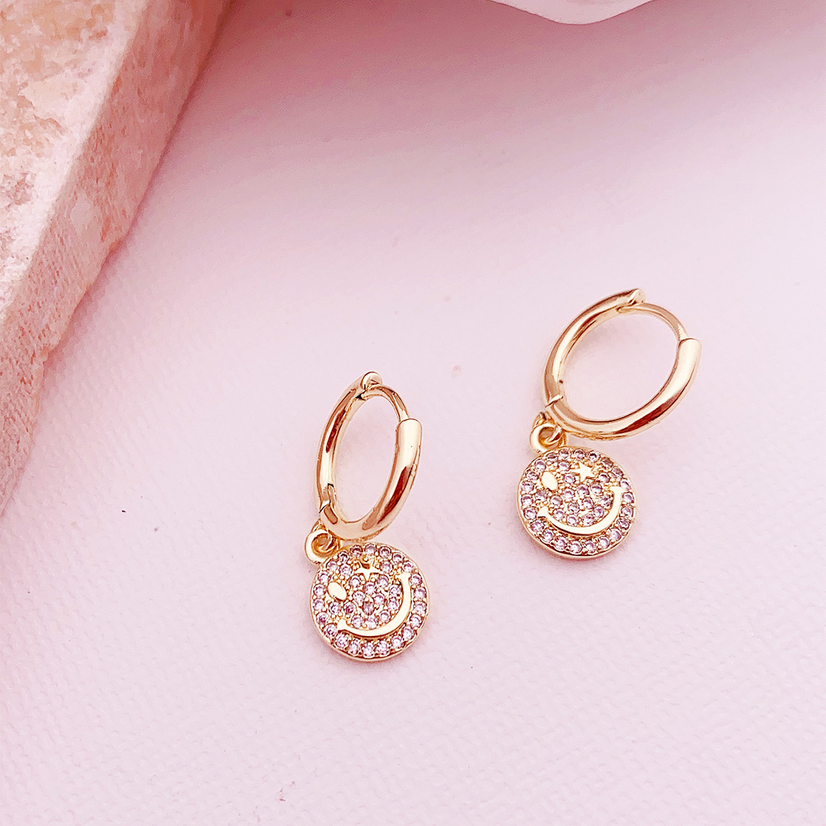 Holiday, Shopping Occasion Copper Material 1 Pair Elegant Lady Geometric Smile Face Plating Inlay Copper Zircon Drop Earrings