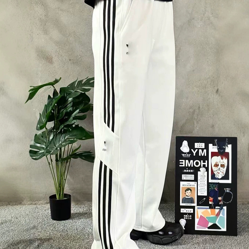 Cross-border clover casual sports pants for men and women, spring and autumn fashion trendy versatile three-stripe straight pants Cross-border clover casual sports pants for men and women, spring and autumn fashion trendy versatile three-stripe straight pants