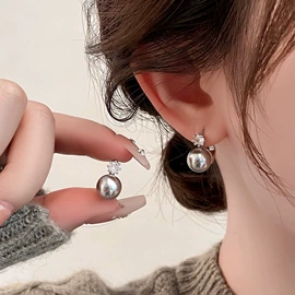 项链;耳环;耳钉