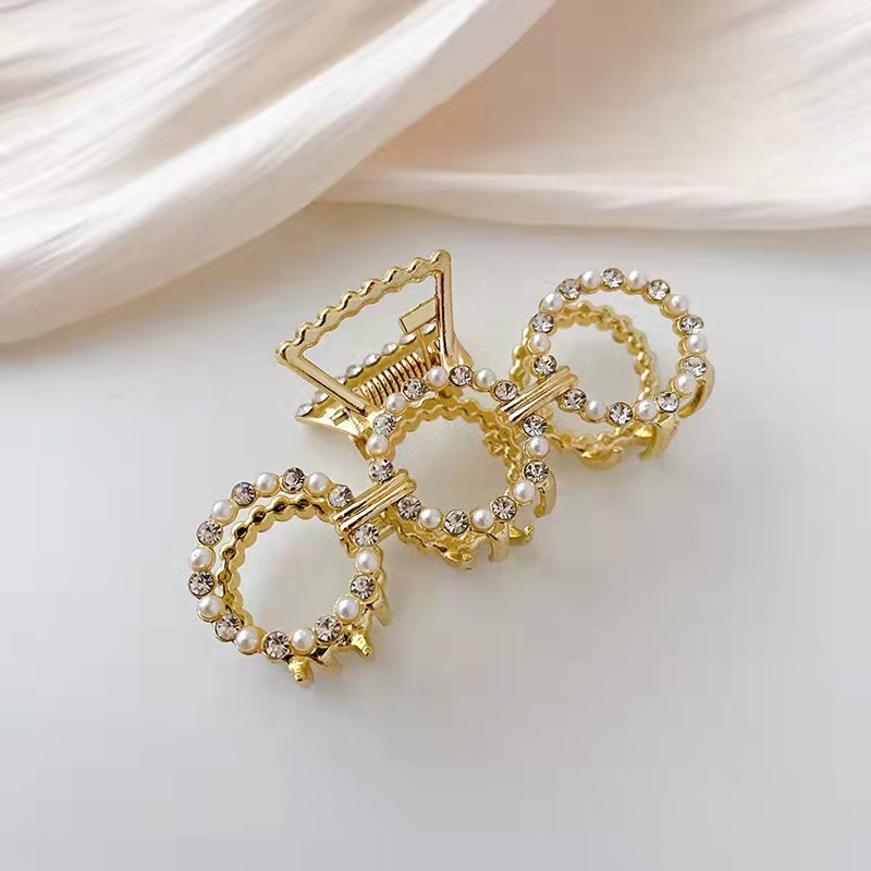Sweet Square Heart Shape Metal Inlaid Pearls Hair Claws display picture 2