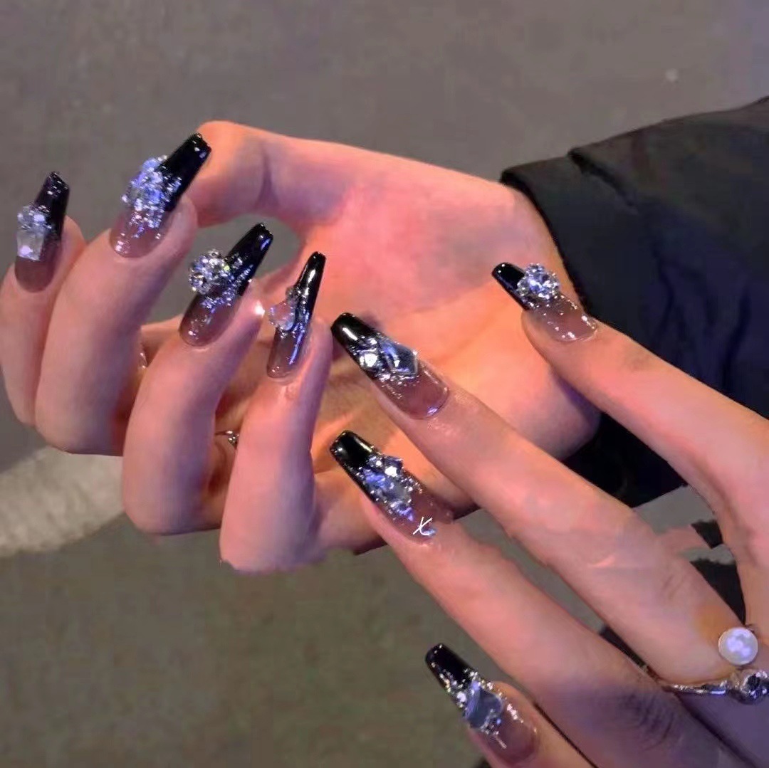 D168暗黑法式带钻1