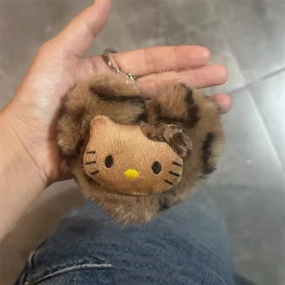 새로운 기능 스타일 귀여운 헬로 키티 오리지널 블랙 가죽 레트로 표범 프린트 키티 러브 플러시 키 체인 가방 펜던트