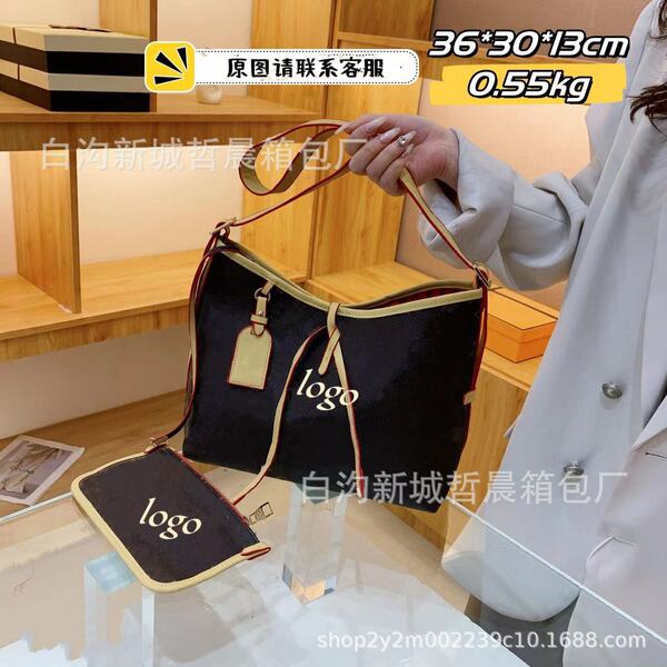 capacious retro classic elite one-shoulder bag