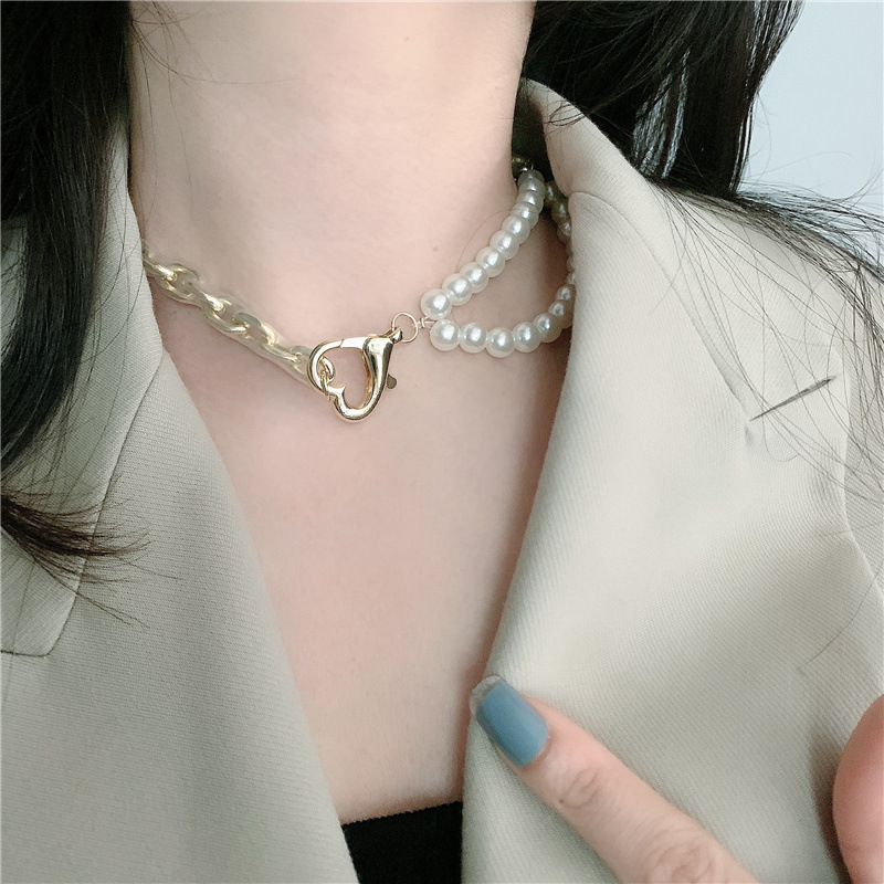 Simple Heart Buckle Pearl Clavicle Chain display picture 3