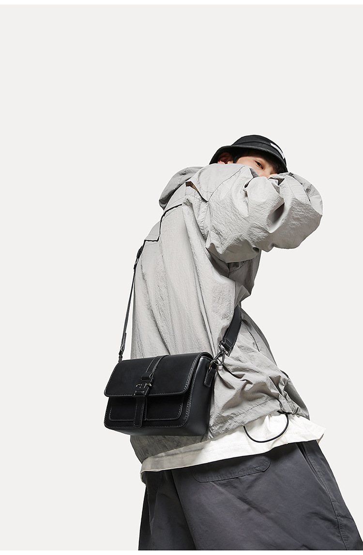 Borsa a tracolla da uomo in stile Sling Bag, design di nicchia, alta qualità estetica, piccola borsa quadrata, trendy e_voghion.com