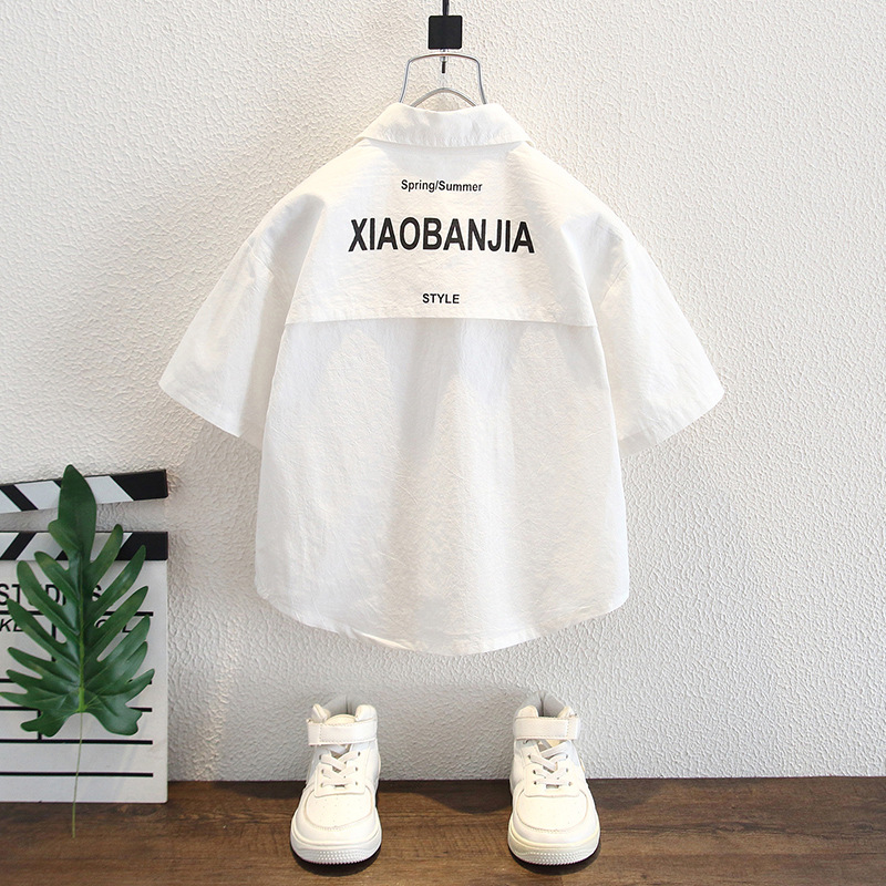 8024 camisa blanca de manga corta para niños verano 2025 nuevo estilo chico guapo y moderno vestido de verano para niños guapo top guapo