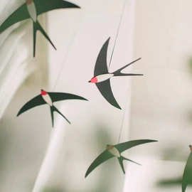 平衡燕子室内创意空中挂饰幼儿园开学春天花球环创装饰布置材料