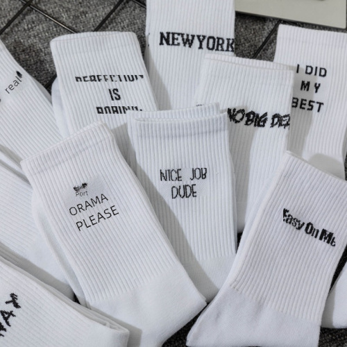 Amazon college style European and American street letters white men's and women's mid-calf socks cross-border sports hip-hop street socks wholesale