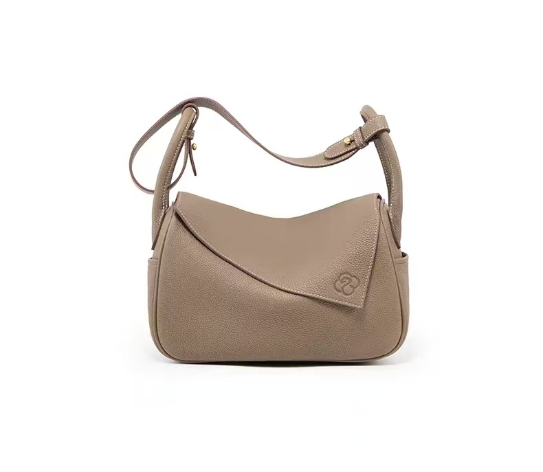 【王楚然同款】宫选元宝包头层牛皮枕头包单肩斜挎包通勤腋下包 - Thumbnail 7