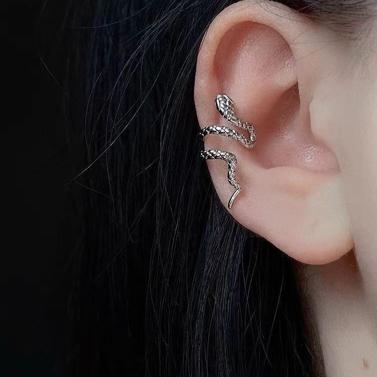 Clip de oreja en forma de serpiente de textura a la izquierda