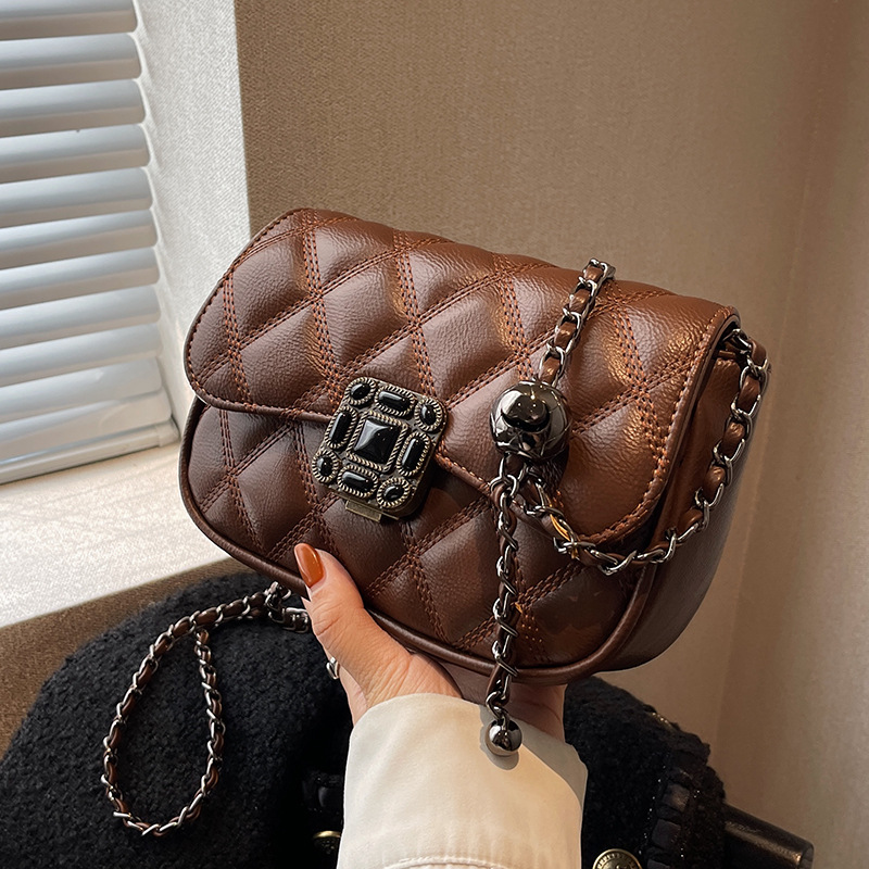 Line Embroidered Thread Ba 2023 Autumn/Winter New Women's Ba Popular Chain Crossbody Ba Fashionable Small Square_voghion.com