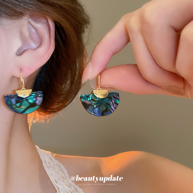 Pendientes en forma de abanico de concha de abulón Pendientes de todo fósforo francés europeo y americano femenino Pendientes de temperamento de moda retro femenino
