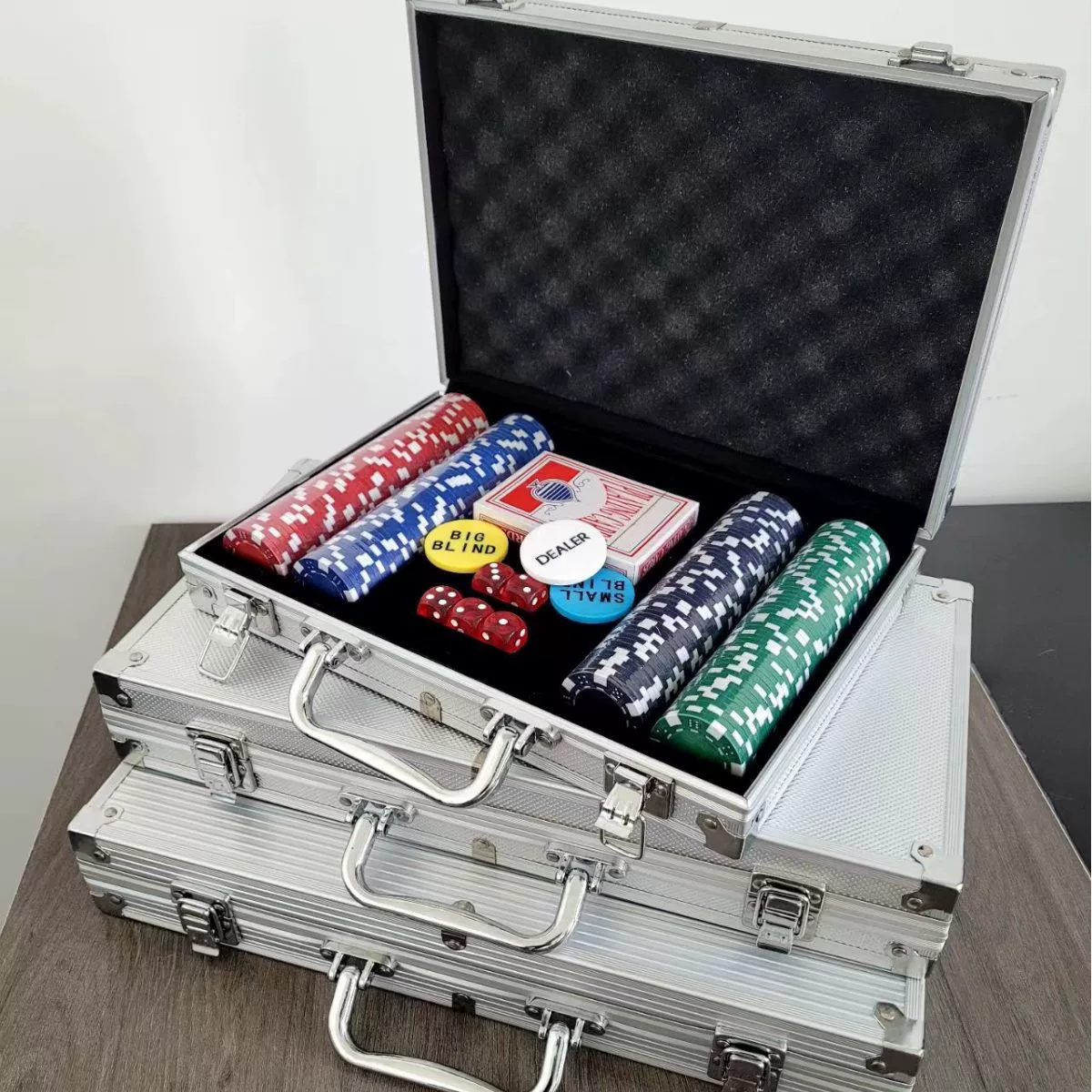 Набор фишек покера Texas Hold'em, алюминиевая коробка, чипы и кости, опции 25–500 шт
