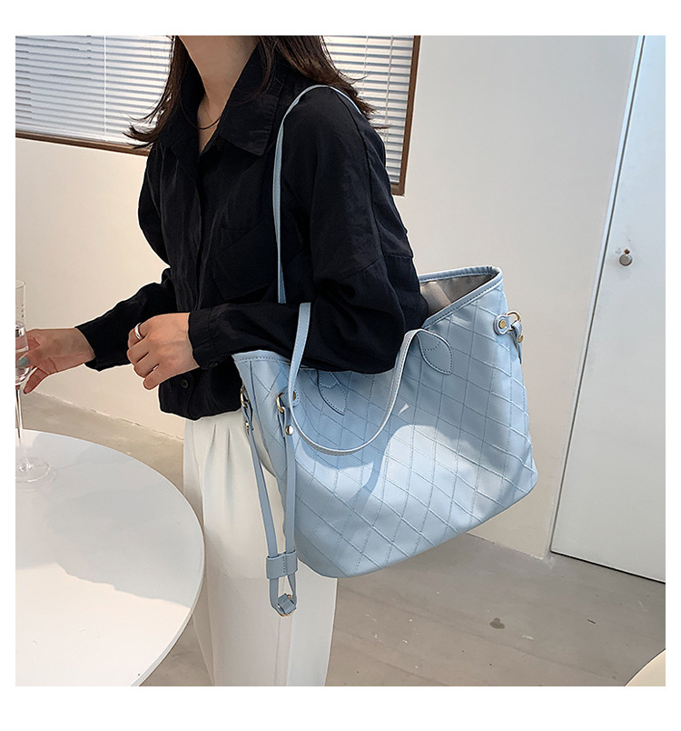 Wholesale Fashion Rhombus Embossed Soft Surface Portable Tote Bag Nihaojewelry display picture 10