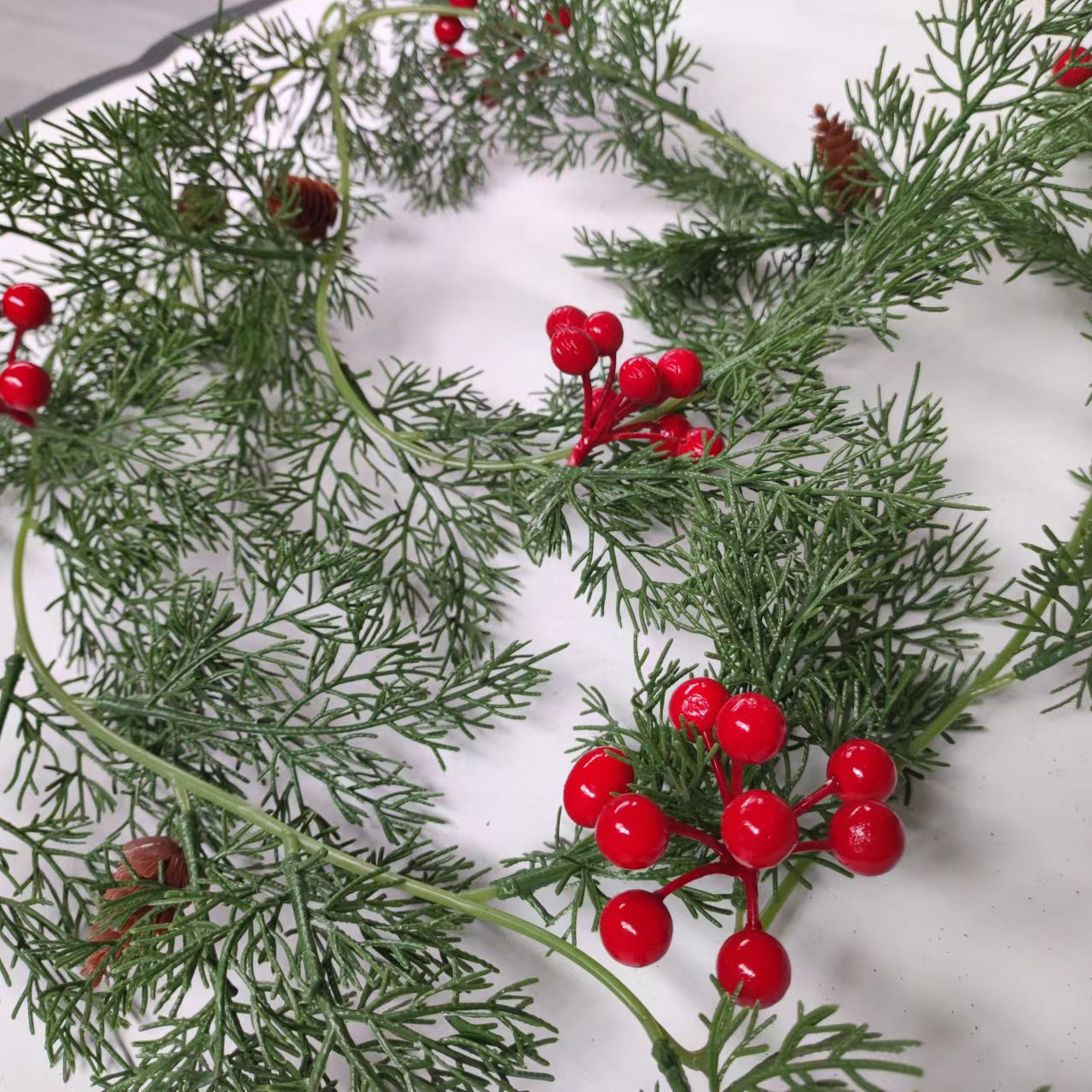 2022 nuevo LED Pine Leaf Berry ratán Navidad casa Ventana de pared decoración del Gabinete foto camino