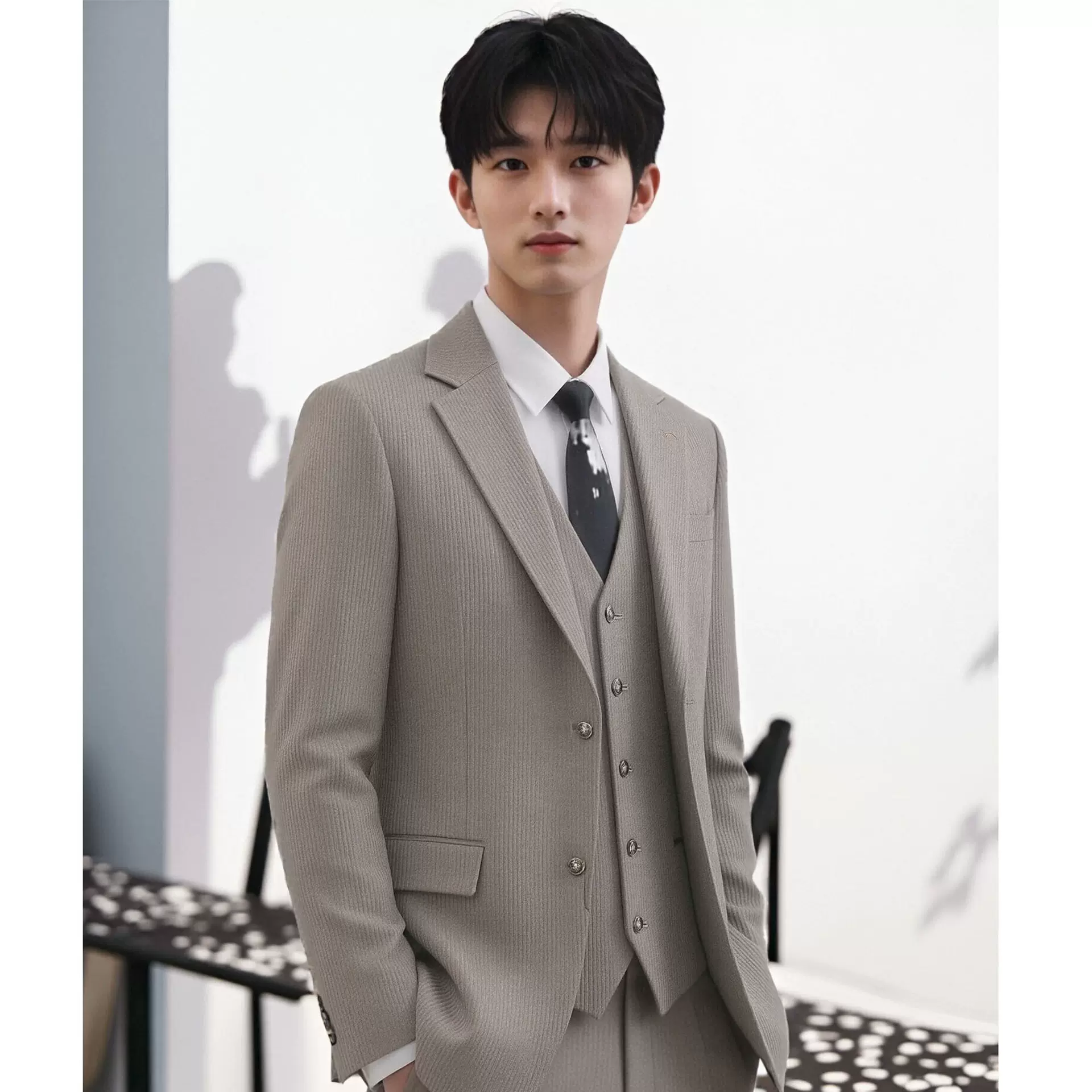 春秋新款卡其色条纹西装三件套男士商务正装新郎结婚礼服修身休闲