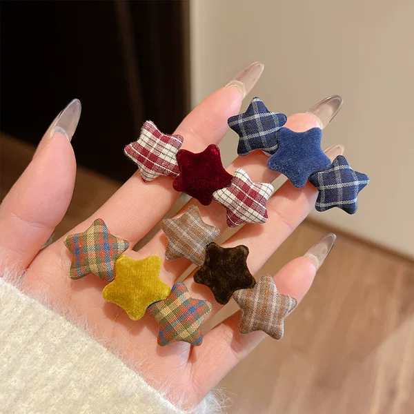 Cute Autumn and Winter New Velvet Plaid Star Hair Clip, Bangs Clip, Hairpin for Stray Hair, Stylish and Versatile Side Clip for Girls