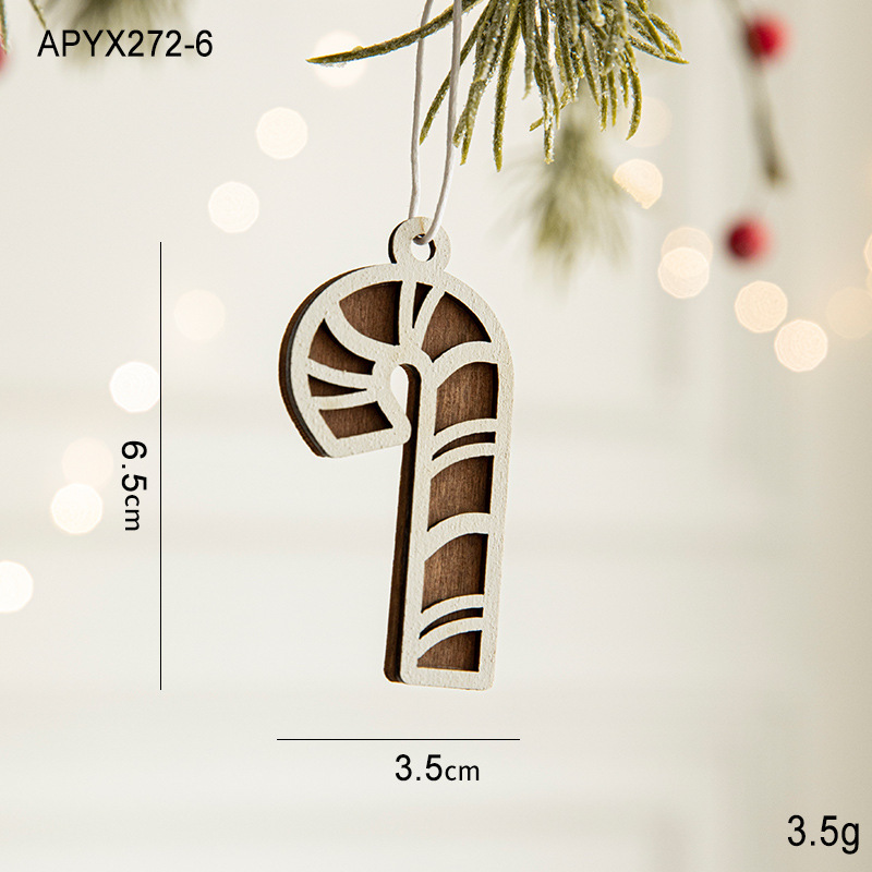 クリスマスの新しいdiyショーウインドーはクリスマスの装飾品を飾っています。|undefined