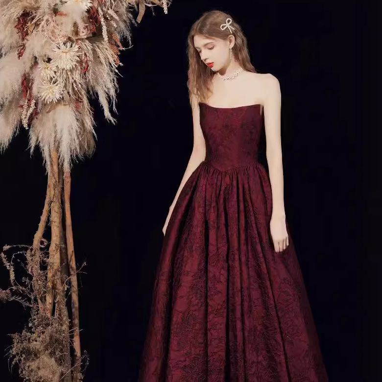 2026 New Spring Red Wedding Dress for the Bride, Elegant Satin Long Gown for Banquets, Strapless Dress for Women