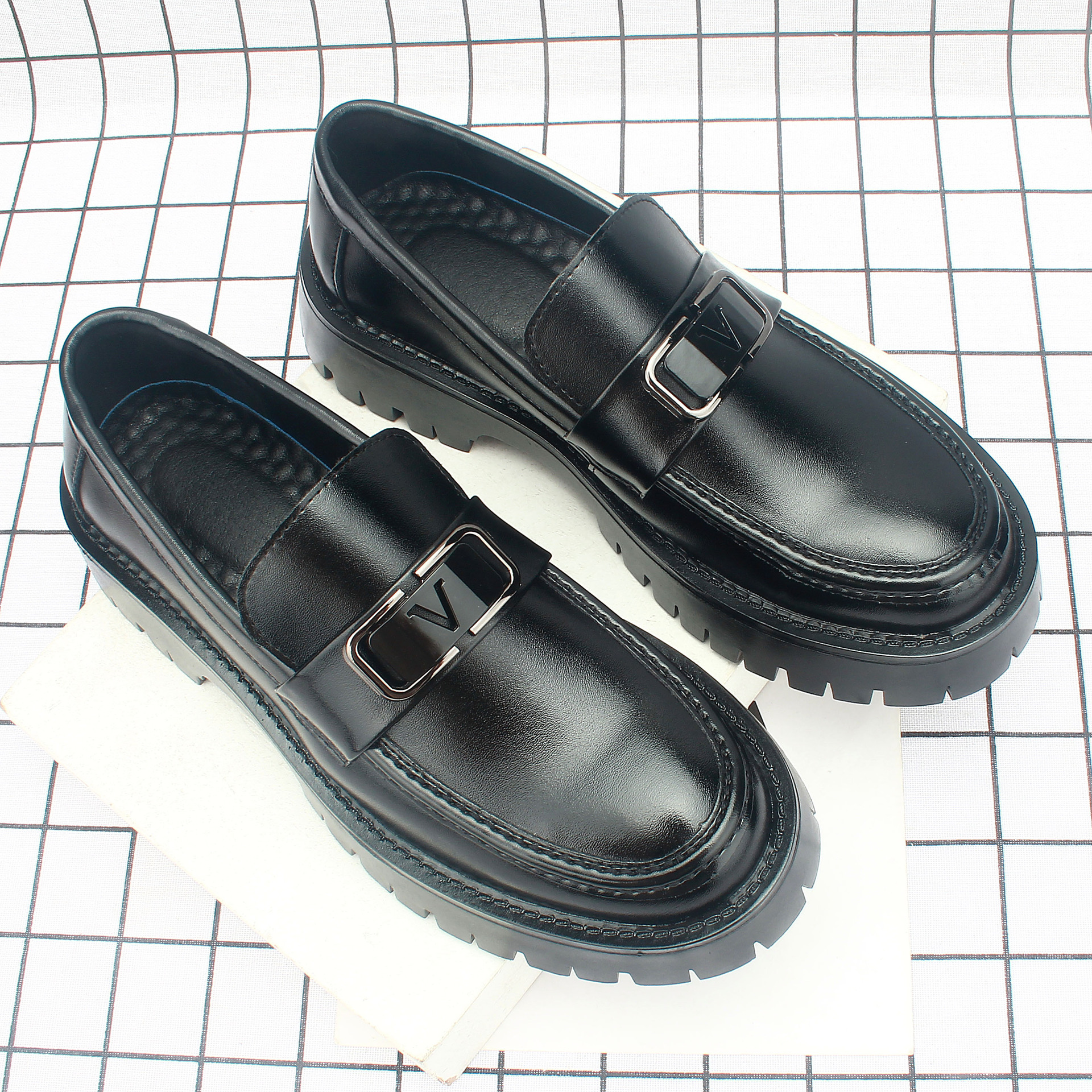 ��ʿ����ƤЬ����ʱ���ָ�ЬƤЬһ�ŵź�ɫ����ͨ���𽺵�Ь376