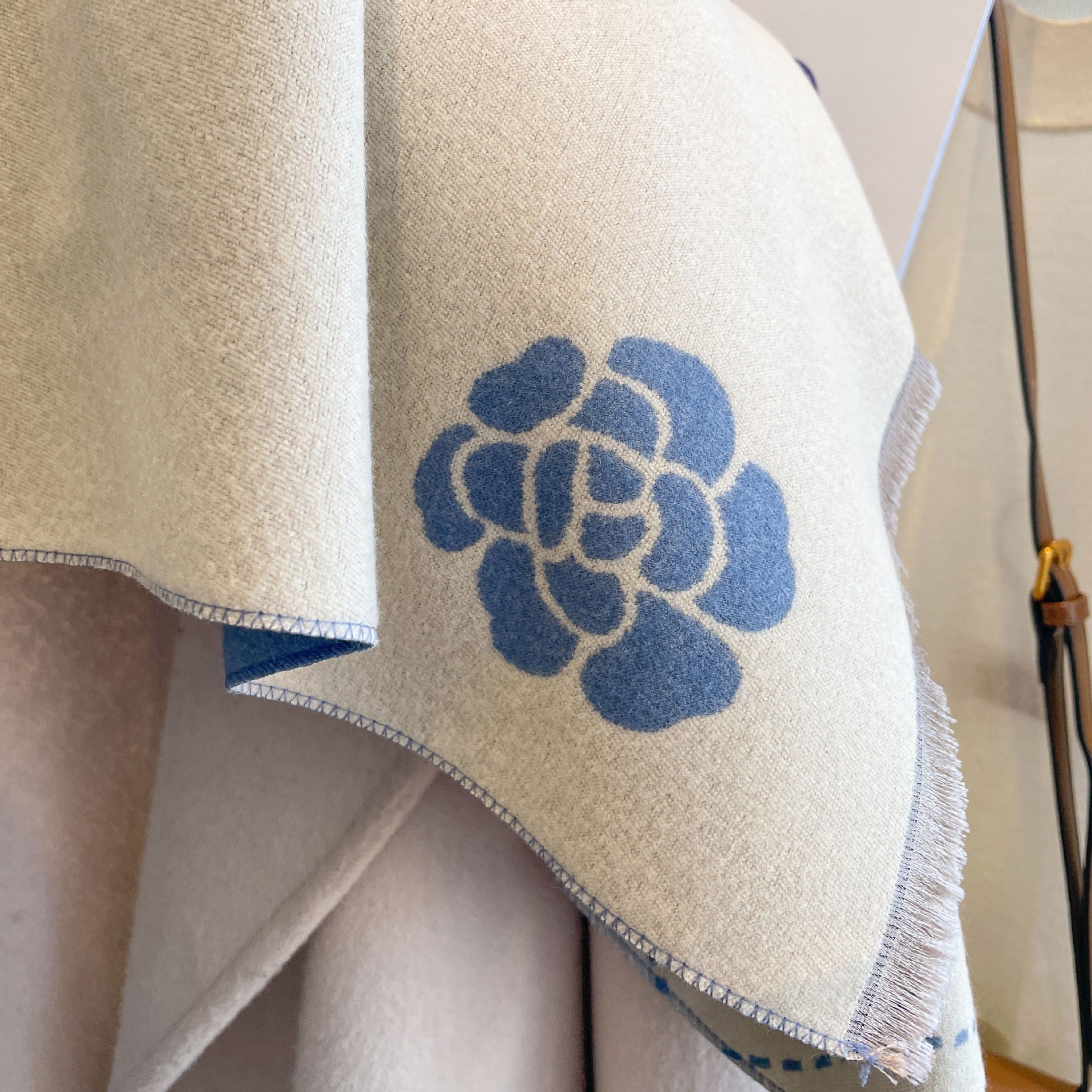 Camellia scarves neckband shawl for women, autumn and winter outerwear, new double-sided imitation cashmere for warmth_voghion.com