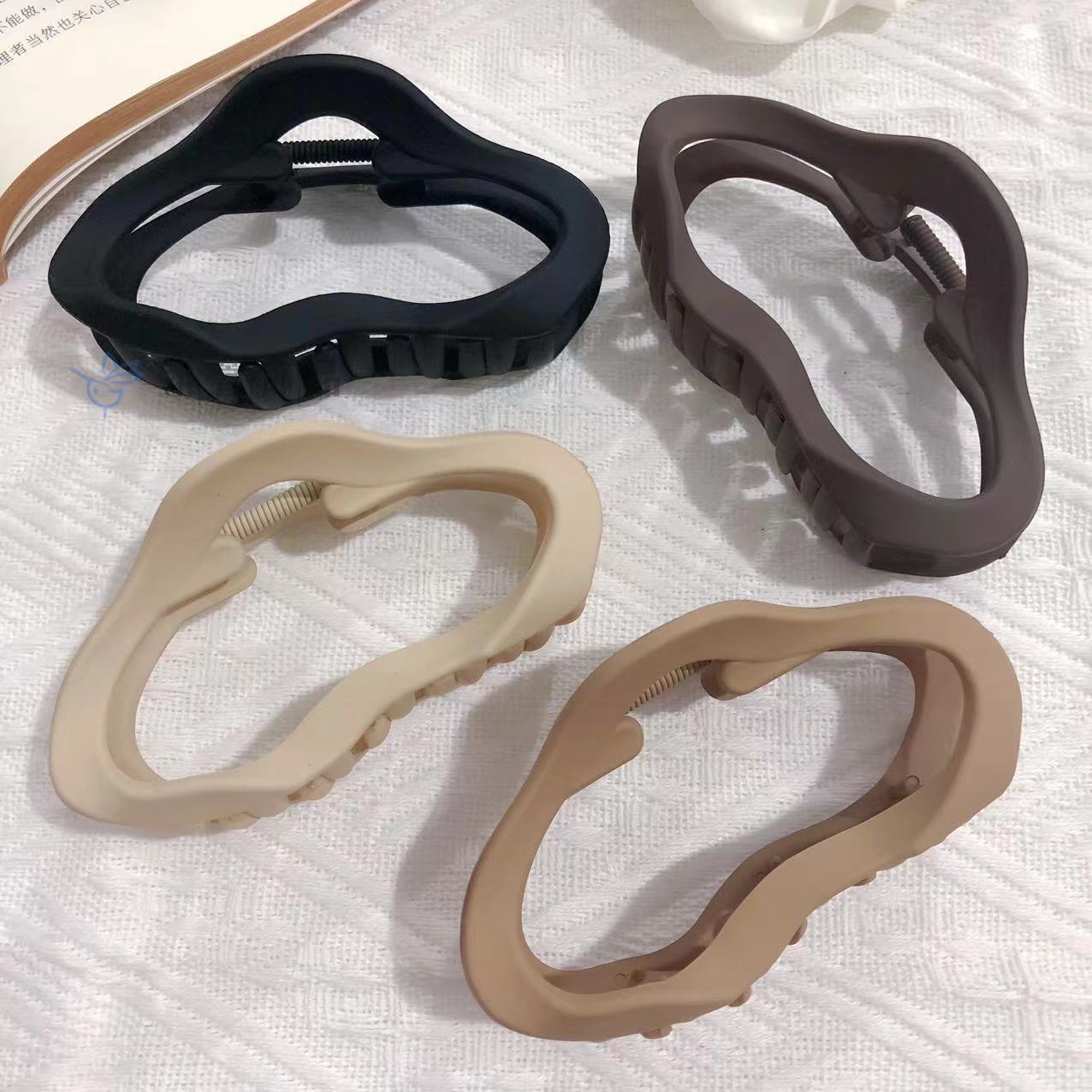 Kadınlar için düzensiz pençe tokası, yeni üst düzey stil, kafanın arkasındaki kalın saçlar için uygun, büyük köpekbalığı tokası, sade saç aksesuarı.
