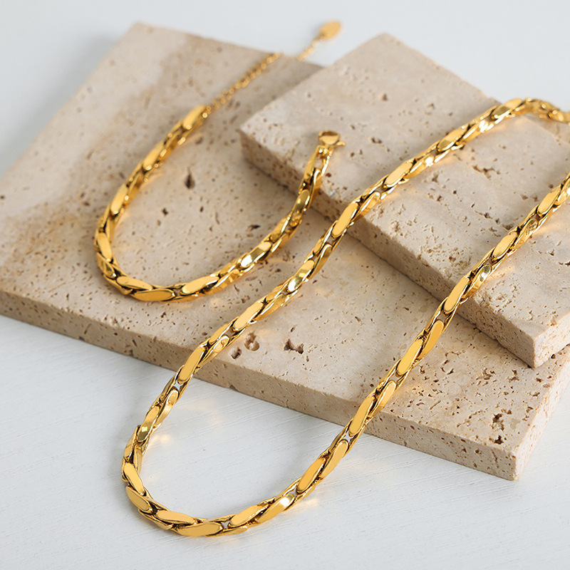 Barroco Cadena de clavícula titanio acero 18K oro reina madre collar luz lujo nicho punk pulsera versátil temperamento joyería