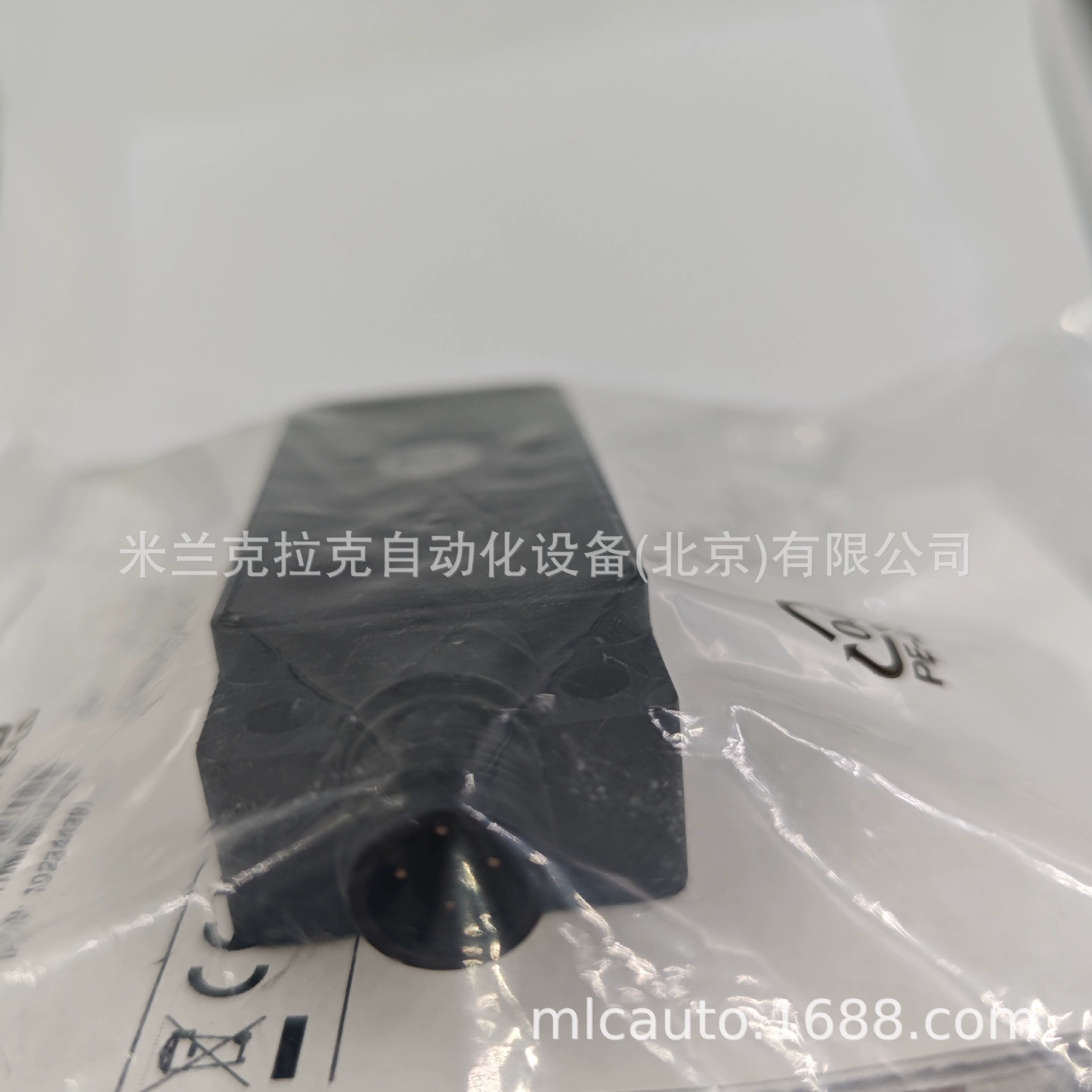 Bargaining [Made in Switzerland] BAUMER USDK 30D9003/S14 ultrasonic sensor transmitter