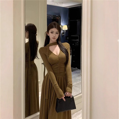 法式赫本风v领长袖连衣裙子女初秋季复古高级感收腰显瘦气质长裙