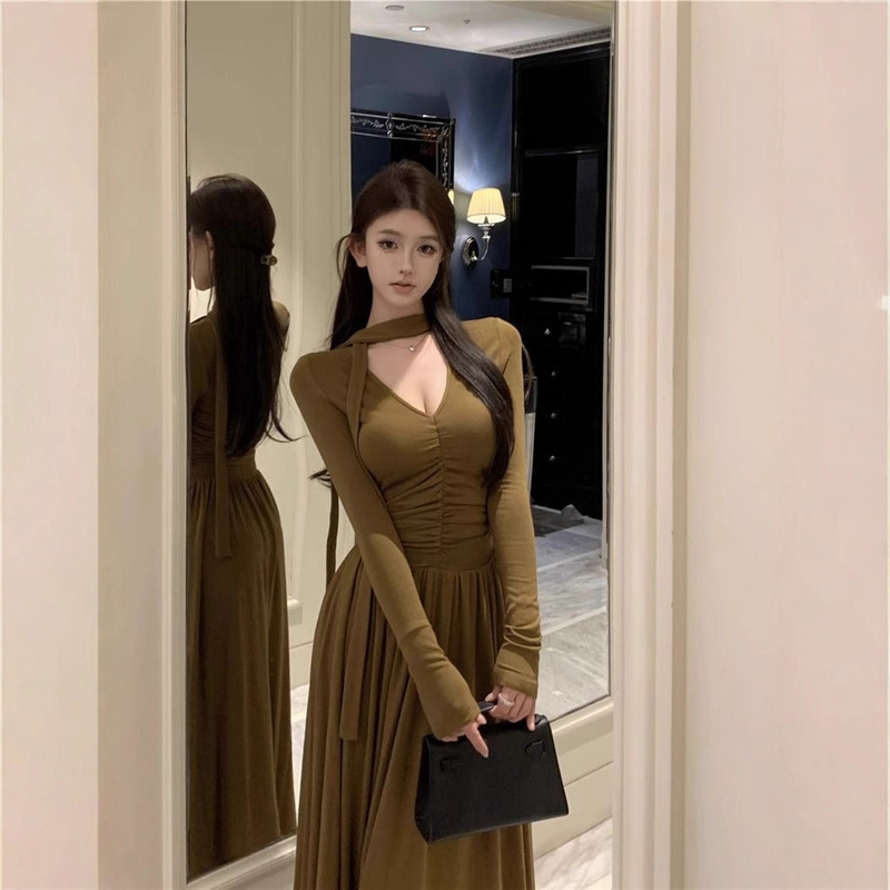 French Hepburn Style V-Neck Long-Sleeved Dress for Women in Early Autum, Retro High-End Waist Slimming Look Long Skirt French Hepburn Style V-Neck Long-Sleeved Dress for Women in Early Autum, Retro High-End Waist Slimming Look Long Skirt