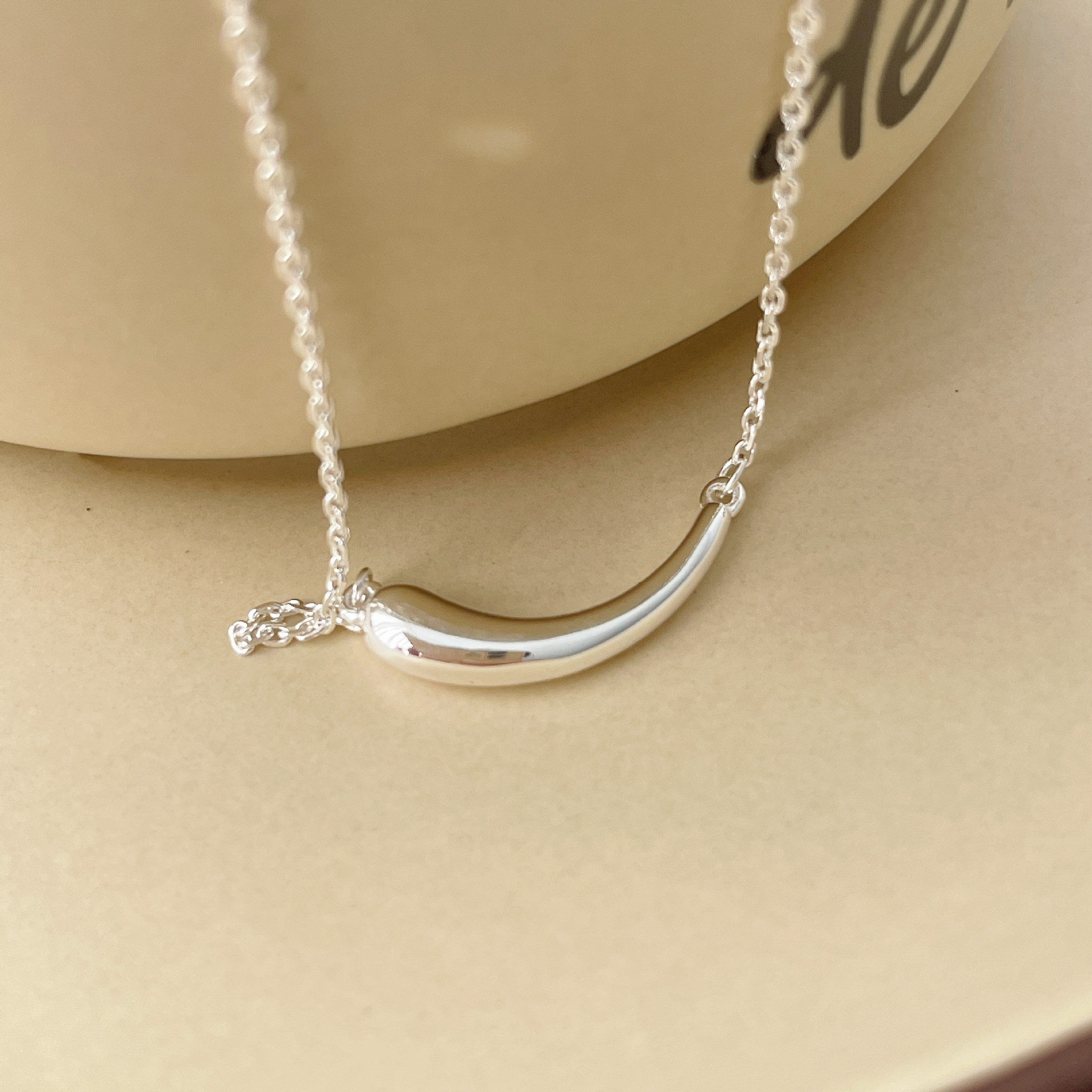 Simple Style Solid Color Sterling Silver Plating White Gold Plated Pendant Necklace display picture 3