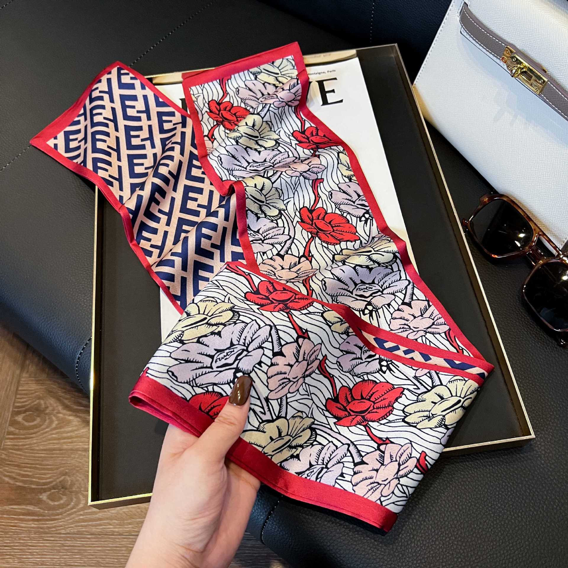 Nueva bufanda de seda pequeña banda larga estrecha para el cabello mujer estilo primavera y otoño moda madre bufanda estilo verano estilo fino serpentina bufanda al por mayor