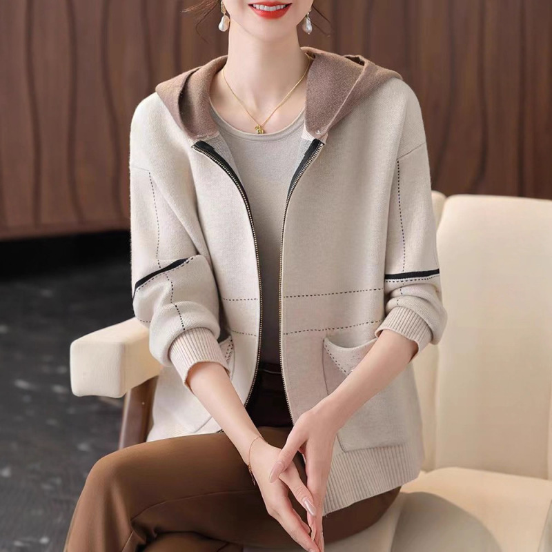 洋气妈妈秋装外套针织短款连帽夹克上衣2025新款中老年女秋冬开衫|undefined