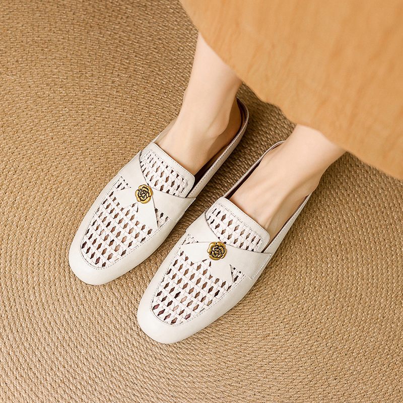 Dép sandal nữ bít mũi đế bằng họa tiết hoa sơn trà phong cách Anh — đen chi tiết 8