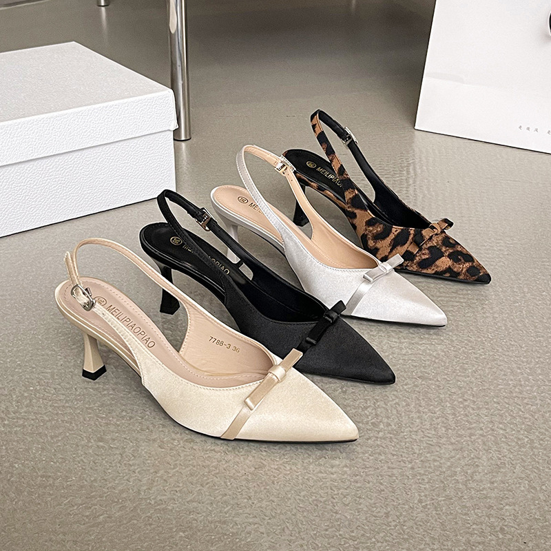 Nuevas sandalias vacías de verano con cabeza de bolsillo para mujeres temperamento de arco universal punta delgada sandalias de talón alto para mujeres