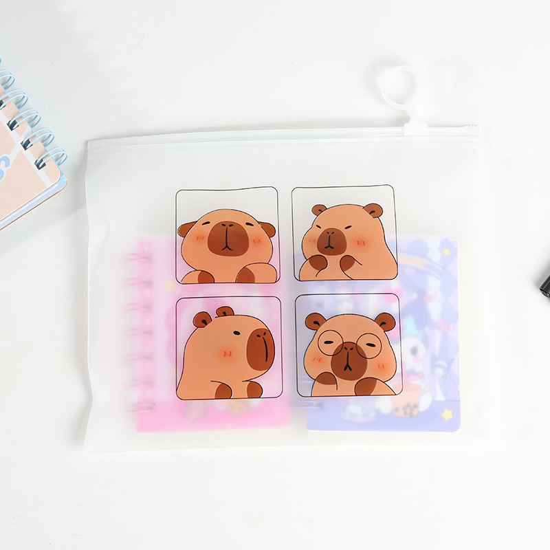 작은 귀여운 돌고래의 연속 사진(20장)