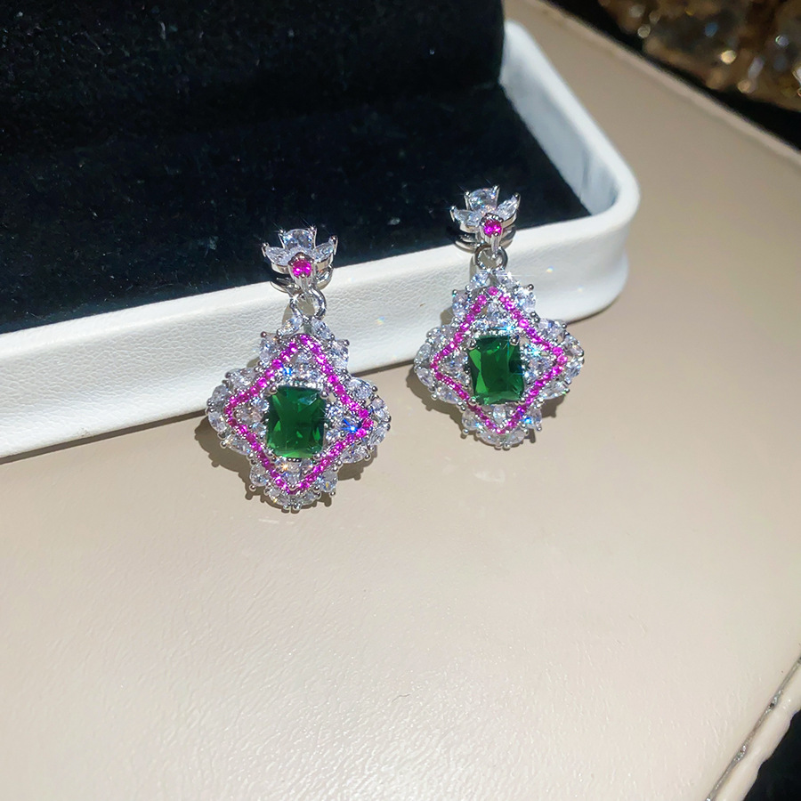 Agujas de plata de diamante cuadrado diamante pernos de aretes de temperamento dulce aretes de aretes de lujo ligero de alta calidad conjunto de joyas exquisitas