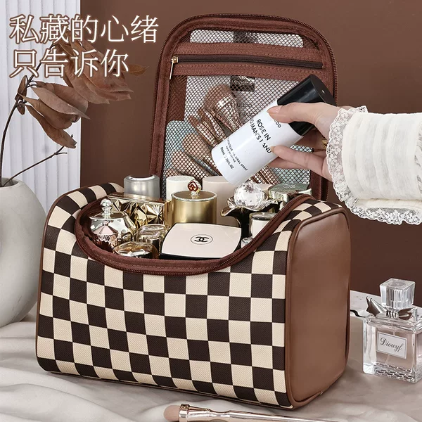 Xiaocheng Yixiang Fresh Natural Long-Lasting Ebony Light Fragrance Tiktok Hot-Selling Sandalwood Perfume Women's Perfume One Piece Dropshipping