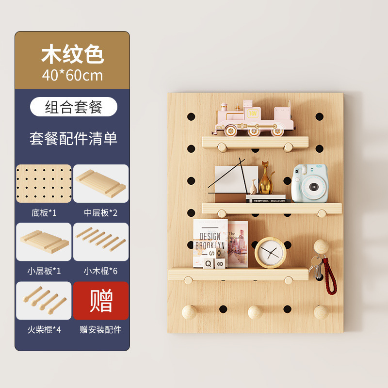 木の穴の板の扉の後の玄関の壁の物置棚の子供の机の背景の壁の形の展示棚の掛け板の仕切り板|undefined