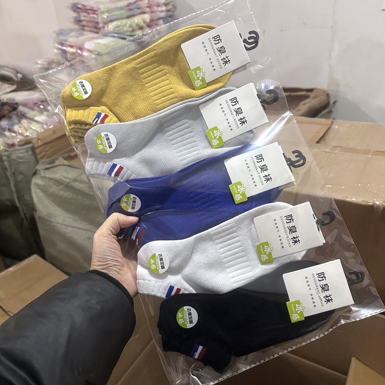 Calcetines de algodón Zhuji de color sólido Calcetines finos de verano para hombres Primavera y verano Calcetines cortos deportivos para niños que absorben el sudor blanco al por mayor