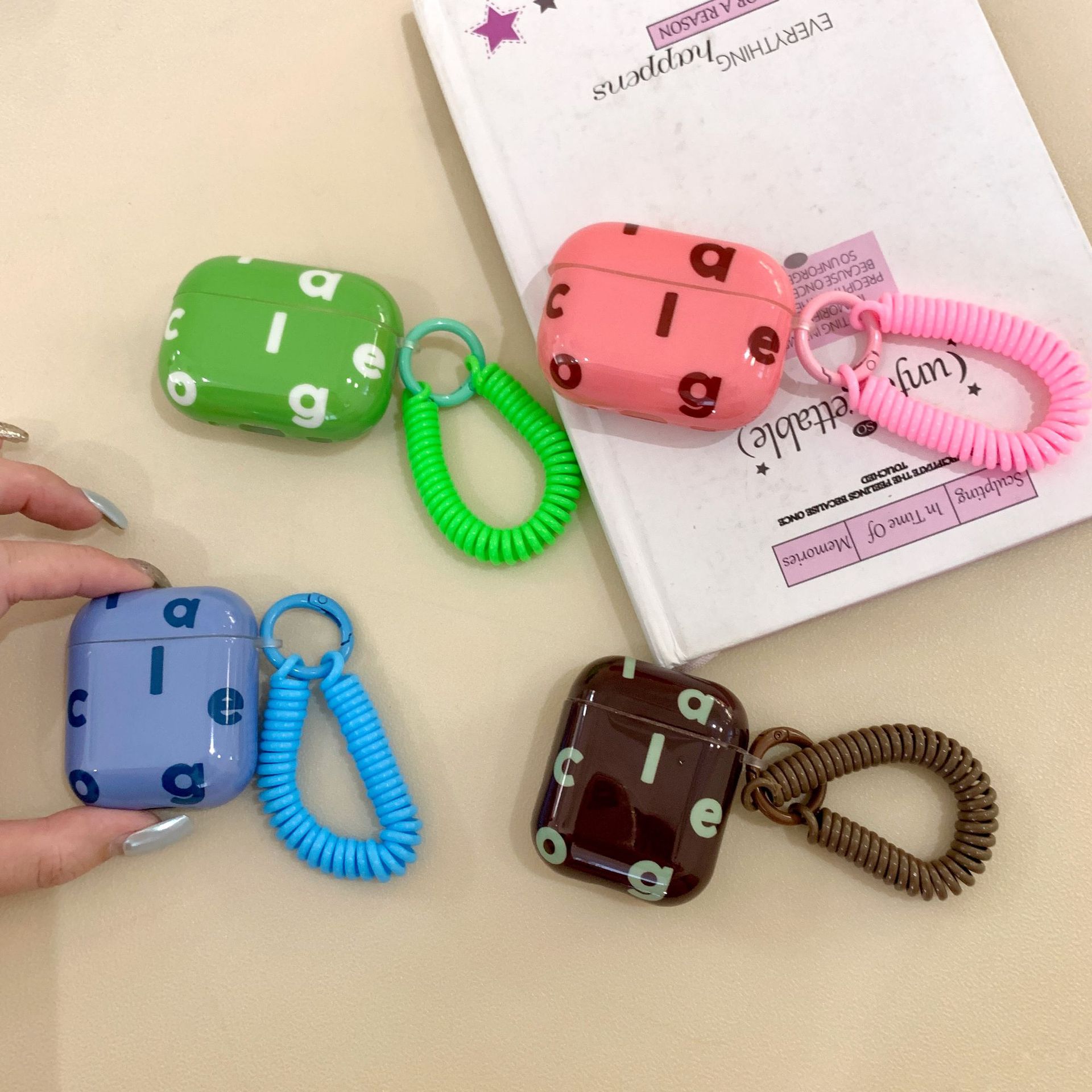 Colisionador de letras de nicho coreano adecuado para auriculares AirPodsPro2 nuevo anillo colgante de generación 3/4 1/2 pareja Pro mujer