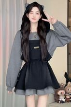 韩版简约圆领长袖灰色卫衣女2025秋季新款收腰显瘦背带裙两件套