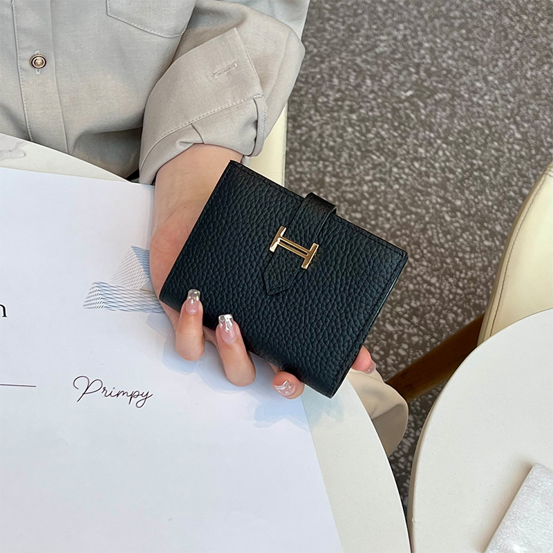 Women's Genuine Leather Short Wallet 2025 New Arrival Niche Design High-End Multifunctional Card Holder & Coin Purse - Thumbnail 6