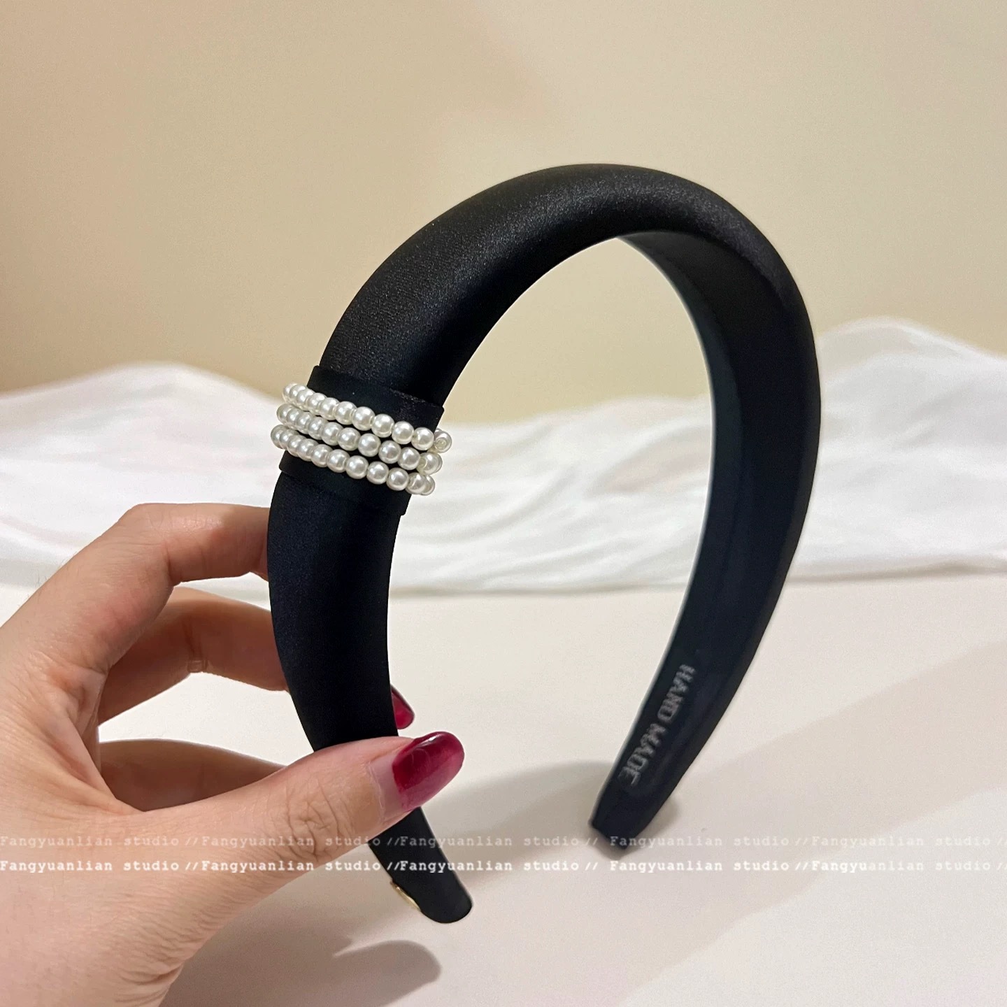 # 29 black pearl wide-brimmed headband