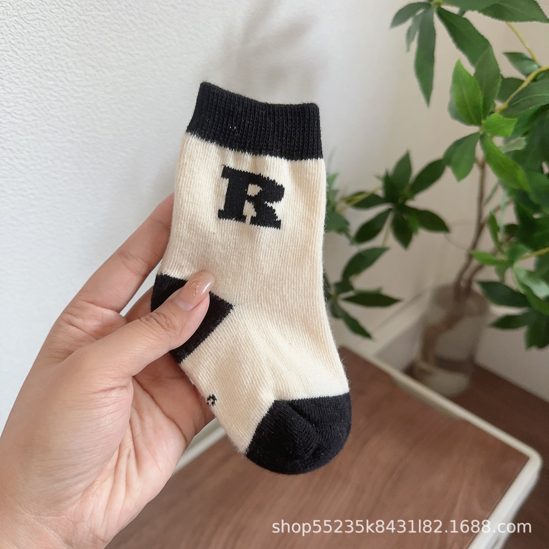 2023 nuevos calcetines de bebé calcetines de algodón de primavera y otoño engrosados calcetines de otoño e invierno para niños calcetines de moda versátiles calcetines de bebé a media pierna